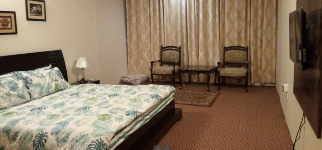 Hunza Embassy Hotel bed room