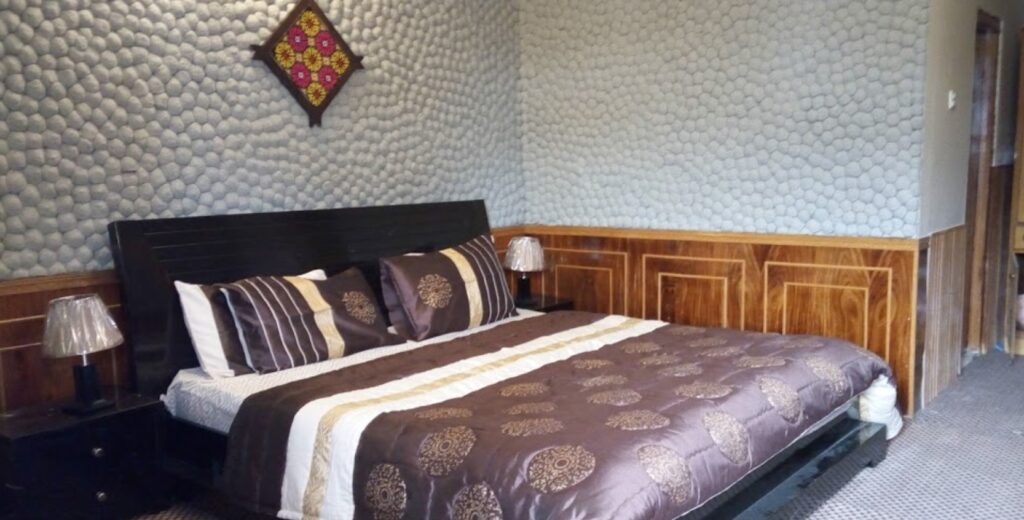 Hunza Embassy Hotel master bed room