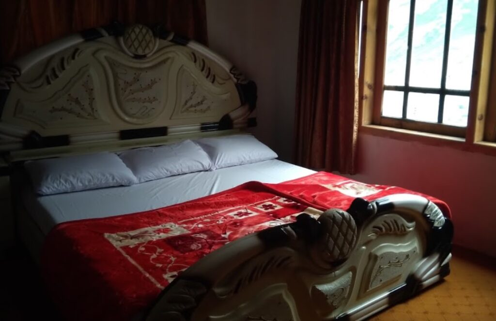 Ice Land Hotel Batakundi bed room