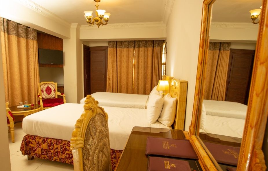 Envoy Continental Hotel bedroom double