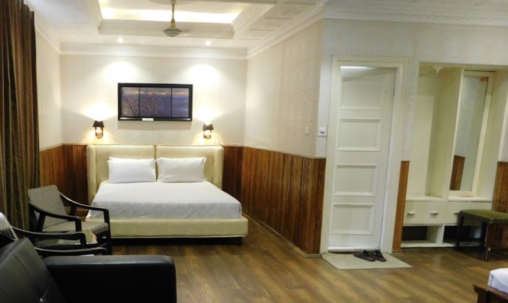 Hotel Abbott Garden Abbottabad bed room