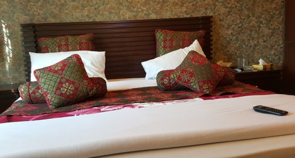 Hotel Demanchi Abbottabad bed room
