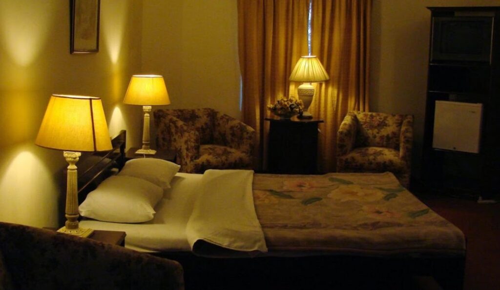 Lockwood Hotel Murree bed room