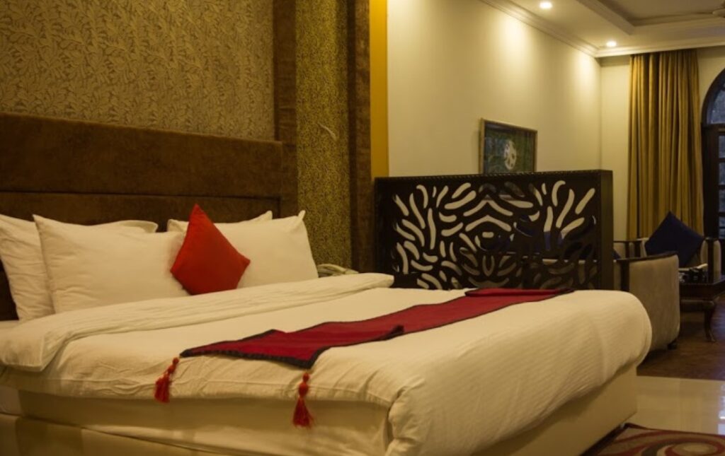 Shangrila Hotels And Resorts Murree master bed room
